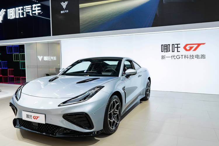 东莞126哪吒汽车在智能汽车领域的表现，领途汽车在新能源汽车市场中的影响力